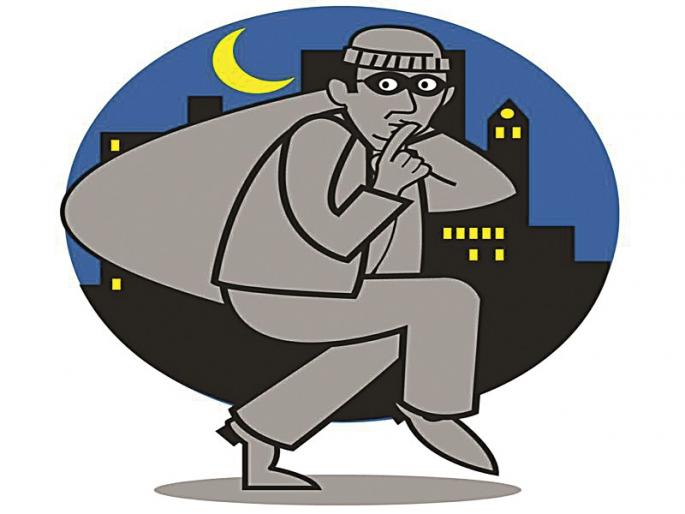 Government prosecutor's bungalow burglarized | सरकारी वकिलाचा बंगला फोडून चोरले ५० तोळ्याचे दागिने Government prosecutor's bungalow burglarized | सरकारी वकिलाचा बंगला फोडून चोरले ५० तोळ्याचे दागिने