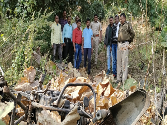 A gang of two-wheeler thieves in Patrawada arrested hides the two-wheelers in the forest | परतवाड्यात दुचाकी चोरांची टोळी गजाआड, जंगलात खड्डा करून लपवून ठेवल्या दुचाकी A gang of two-wheeler thieves in Patrawada arrested hides the two-wheelers in the forest | परतवाड्यात दुचाकी चोरांची टोळी गजाआड, जंगलात खड्डा करून लपवून ठेवल्या दुचाकी