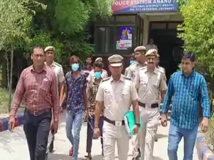 Delhi Crime: Murder for not giving Rs 10 for cigarettes; four accused stabbed a 17-year-old boy | Delhi Crime: सिगरेटसाठी 10 रुपये न दिल्याने हत्या; चौघांनी 17 वर्षीय तरुणाला भररस्त्यात भोसकले Delhi Crime: Murder for not giving Rs 10 for cigarettes; four accused stabbed a 17-year-old boy | Delhi Crime: सिगरेटसाठी 10 रुपये न दिल्याने हत्या; चौघांनी 17 वर्षीय तरुणाला भररस्त्यात भोसकले