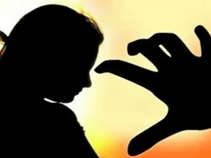 A young man released on bail raped a 70-year-old woman for the second time; Sentenced for the same case | जामिनावर सुटलेल्या तरुणाचा 70 वर्षीय महिलेवर दुसऱ्यांदा अत्याचार; याच प्रकरणाग झालेली शिक्षा A young man released on bail raped a 70-year-old woman for the second time; Sentenced for the same case | जामिनावर सुटलेल्या तरुणाचा 70 वर्षीय महिलेवर दुसऱ्यांदा अत्याचार; याच प्रकरणाग झालेली शिक्षा