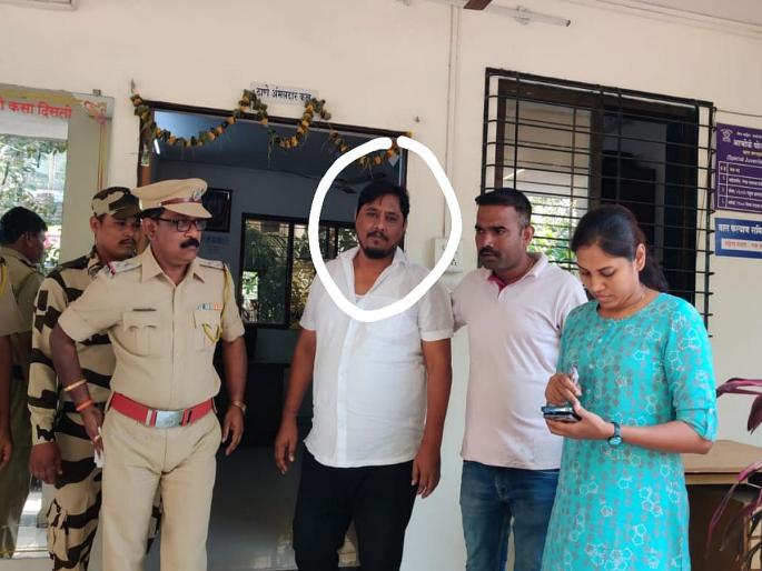 A woman police officer was hit by a car with the intention of killing her | Nalasopara: जीवे मारण्याच्या उद्देशाने महिला पोलीस अधिकाऱ्याच्या अंगावर घातली गाडी A woman police officer was hit by a car with the intention of killing her | Nalasopara: जीवे मारण्याच्या उद्देशाने महिला पोलीस अधिकाऱ्याच्या अंगावर घातली गाडी