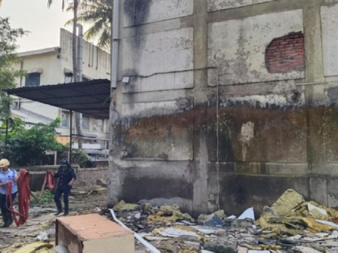 fire broke out during the demolition of the closed company; One seriously injured | Pimpri Chinchwad: बंद कंपनीच्या डीमॉलिशचे काम सुरू असताना लागली आग; एकजण गंभीर जखमी fire broke out during the demolition of the closed company; One seriously injured | Pimpri Chinchwad: बंद कंपनीच्या डीमॉलिशचे काम सुरू असताना लागली आग; एकजण गंभीर जखमी