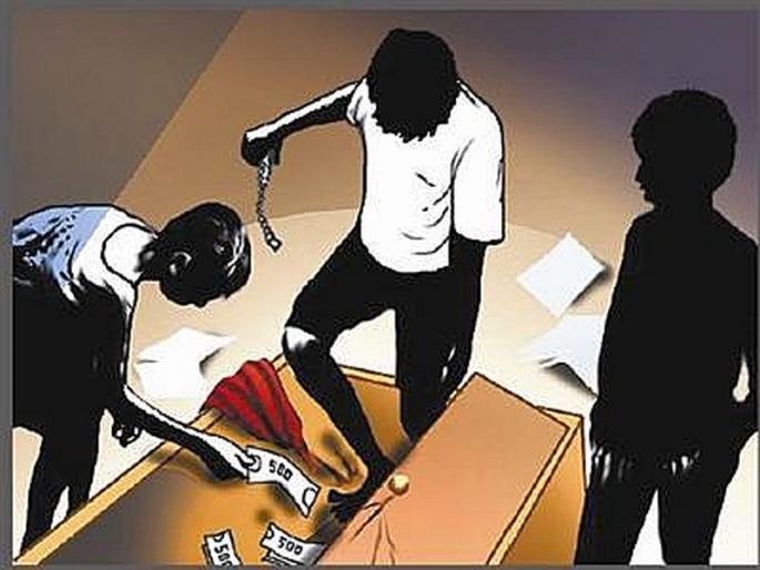 nashik,three,minor,age,criminal,arrested | नाशिकमध्ये मध्यरात्रीच्या सुमारास चाकूहल्ला करून लुटणा-या अल्पवयीन गुन्हेगारांना अटक nashik,three,minor,age,criminal,arrested | नाशिकमध्ये मध्यरात्रीच्या सुमारास चाकूहल्ला करून लुटणा-या अल्पवयीन गुन्हेगारांना अटक