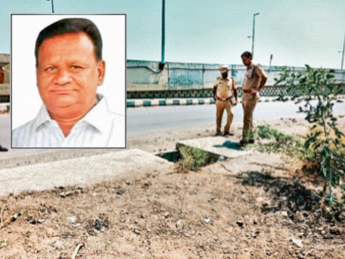 Businessman strangled to death in car for extortion of Rs 10 crore; Body found in drain, identified after 22 days | दहा कोटी रुपयांच्या खंडणीसाठी कारमध्येच आवळला गळा; नाल्यात सापडला व्यापाऱ्याचा मृतदेह, २२ दिवसांनी उलगडा Businessman strangled to death in car for extortion of Rs 10 crore; Body found in drain, identified after 22 days | दहा कोटी रुपयांच्या खंडणीसाठी कारमध्येच आवळला गळा; नाल्यात सापडला व्यापाऱ्याचा मृतदेह, २२ दिवसांनी उलगडा