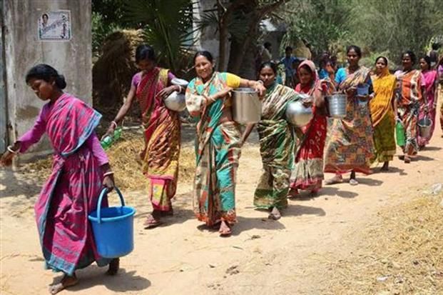 Serious! Due to lack of water, young people do not get Bride here | गंभीर! पाणी नसल्याने 'येथे' होत नाहीत तरुणांची लग्नं Serious! Due to lack of water, young people do not get Bride here | गंभीर! पाणी नसल्याने 'येथे' होत नाहीत तरुणांची लग्नं