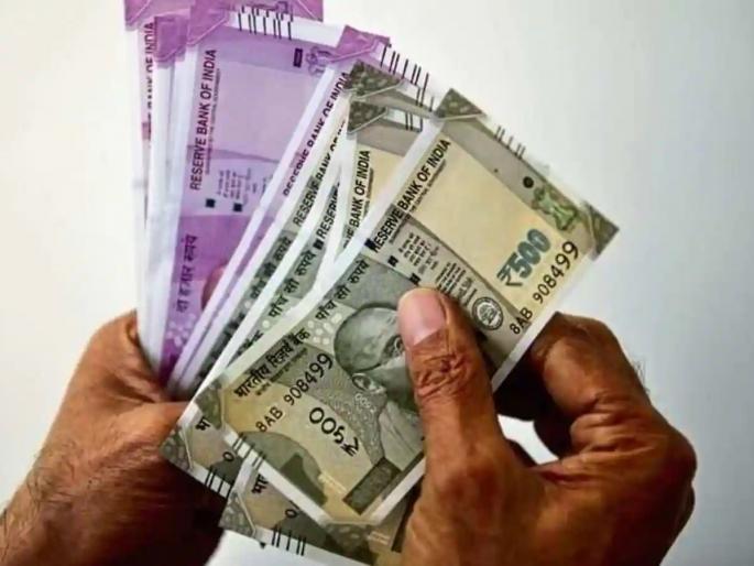 Lampas the cash of a farmer woman who came to buy seeds | बियाणं खरेदीसाठी आलेल्या शेतकरी महिलेची रोख रक्कम लंपास Lampas the cash of a farmer woman who came to buy seeds | बियाणं खरेदीसाठी आलेल्या शेतकरी महिलेची रोख रक्कम लंपास