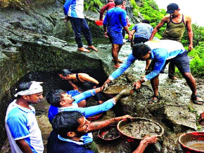 Tandulwadi fort news | तांदुळवाडी किल्ला केला चकाचक, सह्याद्री मित्रांची मोहीम Tandulwadi fort news | तांदुळवाडी किल्ला केला चकाचक, सह्याद्री मित्रांची मोहीम
