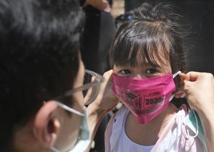 Corona Virus: Even if the second wave subsides, don't worry about the children | Corona Virus : दुसरी लाट ओसरली तरी, मुलांबाबत बिनधास्त राहू नका