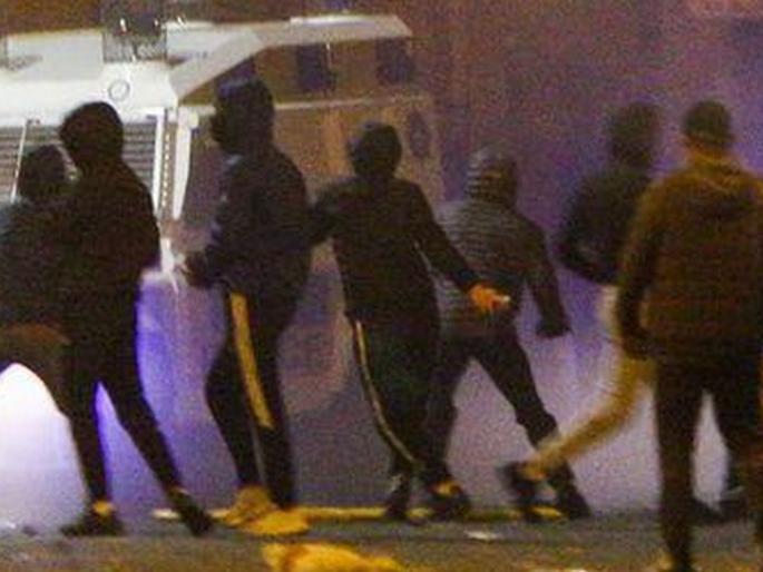 Two criminal gangs in Akot deported for two years | अकोटातील दोन गुन्हेगारी टोळ्या दोन वर्षासाठी हद्दपार Two criminal gangs in Akot deported for two years | अकोटातील दोन गुन्हेगारी टोळ्या दोन वर्षासाठी हद्दपार