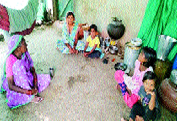 The baby that was rejected is mine! | आईची घालमेल : नकोशी समजून टाकून दिलेले ते बाळ माझेच ! The baby that was rejected is mine! | आईची घालमेल : नकोशी समजून टाकून दिलेले ते बाळ माझेच !