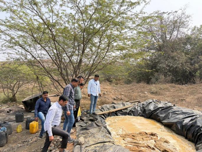 Pune Crime Police destroy illegal brewery in Pune; Two accused arrested, 8,000 liters of chemicals seized | Pune Crime : पुण्यात अवैध दारूभट्टी पोलिसांकडून उध्वस्त; दोन आरोपींना अटक, ८ हजार लिटर रसायन जप्त Pune Crime Police destroy illegal brewery in Pune; Two accused arrested, 8,000 liters of chemicals seized | Pune Crime : पुण्यात अवैध दारूभट्टी पोलिसांकडून उध्वस्त; दोन आरोपींना अटक, ८ हजार लिटर रसायन जप्त