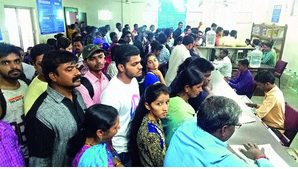 34 rupees per certificate: Five students from Sangli students | ३४ रुपयांचा दाखला मिळतोय पाचशेला : सांगलीत विद्यार्थी-पालकांची