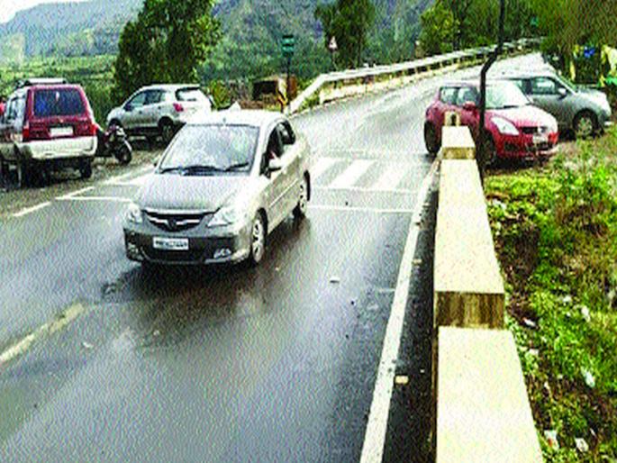 Tourist crowd in Jummapatti, Matheran Ghat | जुम्मापट्टी, माथेरान घाटात पर्यटकांची गर्दी Tourist crowd in Jummapatti, Matheran Ghat | जुम्मापट्टी, माथेरान घाटात पर्यटकांची गर्दी