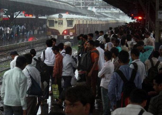 Diwali train gets crowded: Due to waiting ticket passenger worried | दिवाळीत रेल्वेगाड्यात वाढली गर्दी : वेटिंगच्या तिकिटामुळे प्रवासी झाले हैराण Diwali train gets crowded: Due to waiting ticket passenger worried | दिवाळीत रेल्वेगाड्यात वाढली गर्दी : वेटिंगच्या तिकिटामुळे प्रवासी झाले हैराण
