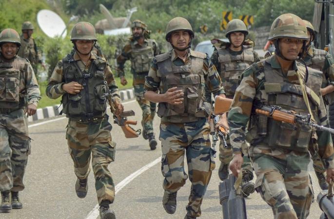 280 companies of security forces being deployed in Kashmir | काश्मीर तापलं! अतिसंवेदनशील भागात मोदी सरकारकडून 28 हजार जवान तैनात 280 companies of security forces being deployed in Kashmir | काश्मीर तापलं! अतिसंवेदनशील भागात मोदी सरकारकडून 28 हजार जवान तैनात