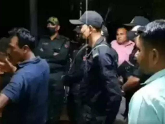 Gujarat Election News: CRPF jawan on election duty fired on colleagues; two died on the spot | Gujarat Election News: गुजरात: निवडणूक ड्युटीवरील सीआरपीएफ जवानाचा सहकाऱ्यांवर गोळीबार; दोघांचा मृत्यू Gujarat Election News: CRPF jawan on election duty fired on colleagues; two died on the spot | Gujarat Election News: गुजरात: निवडणूक ड्युटीवरील सीआरपीएफ जवानाचा सहकाऱ्यांवर गोळीबार; दोघांचा मृत्यू