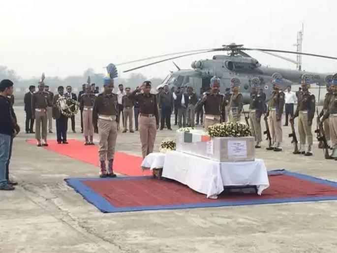 On sankalp Rally Day No NDA Leader At Patna Airport To Receive Soldiers Body | राज्याचं मंत्रिमंडळ रॅलीत व्यस्त; शहीद निरीक्षकाच्या कुटुंबाकडे साऱ्यांचं दुर्लक्ष On sankalp Rally Day No NDA Leader At Patna Airport To Receive Soldiers Body | राज्याचं मंत्रिमंडळ रॅलीत व्यस्त; शहीद निरीक्षकाच्या कुटुंबाकडे साऱ्यांचं दुर्लक्ष