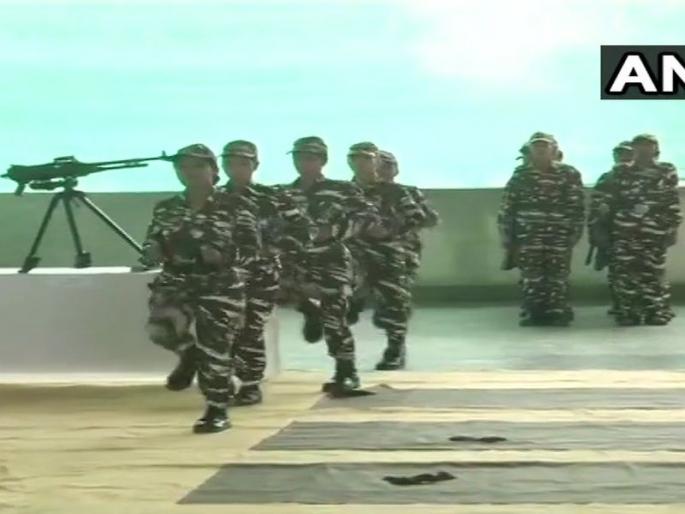 women commandos of central reserve police force crpf prepared to deal with stone pelters in jammu and kashmir | CRPFच्या रणरागिनी सज्ज; दगड फेकणाऱ्या काश्मिरींना हिसका दाखवणार women commandos of central reserve police force crpf prepared to deal with stone pelters in jammu and kashmir | CRPFच्या रणरागिनी सज्ज; दगड फेकणाऱ्या काश्मिरींना हिसका दाखवणार