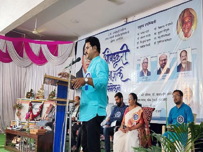 Vamandada Kardak is the starting point of Ambedkari Ghazal; Assertion by Conference President Pramod Valke 'Yugandhar' | आंबेडकरी गझलेचा आरंभबिंदू वामनदादा कर्डक; संमेलनाध्यक्ष प्रमोद वाळके ‘युगंधर’ यांचे प्रतिपादन Vamandada Kardak is the starting point of Ambedkari Ghazal; Assertion by Conference President Pramod Valke 'Yugandhar' | आंबेडकरी गझलेचा आरंभबिंदू वामनदादा कर्डक; संमेलनाध्यक्ष प्रमोद वाळके ‘युगंधर’ यांचे प्रतिपादन