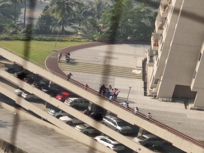 Young woman commits suicide by jumping from 31st floor in Thane Mental disturbance due to separation from family | ठाण्यात ३१ व्या मजल्यावरुन उडी घेत तरुणीची आत्महत्या; कुटुंबीयांपासून दुरावल्याने मानसिक घुसमट Young woman commits suicide by jumping from 31st floor in Thane Mental disturbance due to separation from family | ठाण्यात ३१ व्या मजल्यावरुन उडी घेत तरुणीची आत्महत्या; कुटुंबीयांपासून दुरावल्याने मानसिक घुसमट