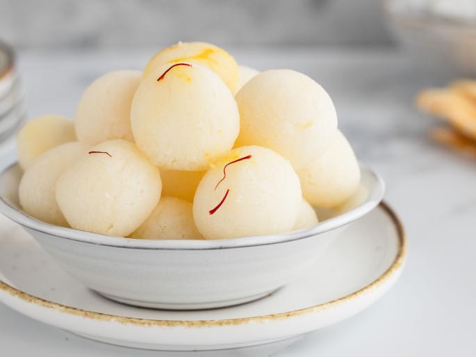 Rasgulla in the mouth and Corona vaccine in hand | इकडे रसगुल्ला तोंडात अन् तिकडे लस टोचली दंडात !