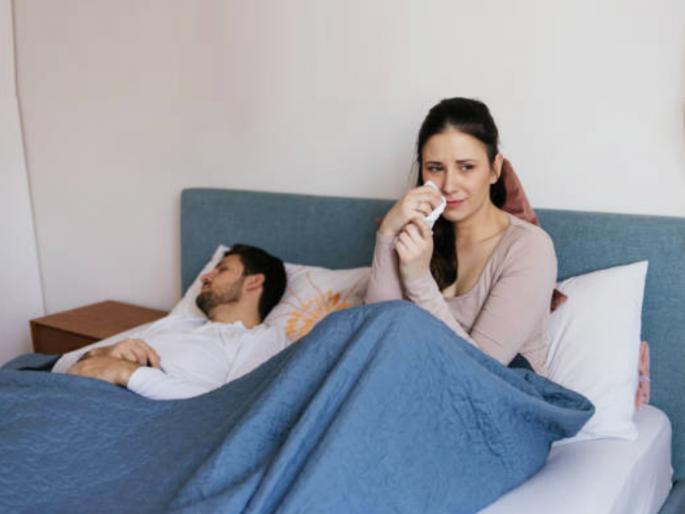 Relationship Tips: Why does the wife keep crying after a fight and the husband falls asleep? | Relationship Tips: भांडणानंतर बायको रडत राहते आणि नवरा झोपी जातो, असे का? Relationship Tips: Why does the wife keep crying after a fight and the husband falls asleep? | Relationship Tips: भांडणानंतर बायको रडत राहते आणि नवरा झोपी जातो, असे का?