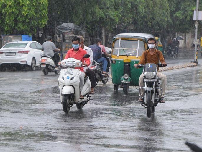 rain in Thane district; Disrupted public life | ठाणे जिल्ह्यात पावसाची रिपरिप; जनजीवन विस्कळीत rain in Thane district; Disrupted public life | ठाणे जिल्ह्यात पावसाची रिपरिप; जनजीवन विस्कळीत