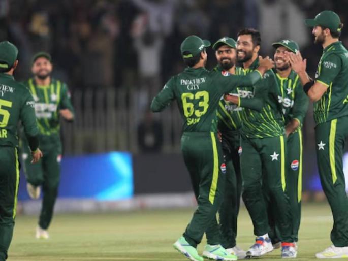 A whopping PKR 2.77 crore awaits each player if they lift the T20 World Cup trophy in 2024 | ट्वेंटी-२० वर्ल्ड कप जिंका, २.७७ कोटी मिळवा! कंगाल पाकिस्तानची क्रिकेटपटूंना ऑफर