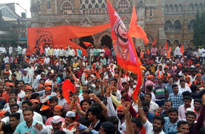 Discussion between the Maratha delegation and the Chief Ministers is ineffective? | मराठा शिष्टमंडळाने केली मुख्यमंत्र्यांशी चर्चा Discussion between the Maratha delegation and the Chief Ministers is ineffective? | मराठा शिष्टमंडळाने केली मुख्यमंत्र्यांशी चर्चा