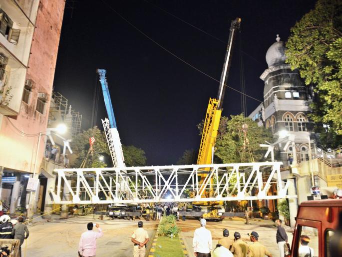 Mumbai CST Bridge Collapse: Structural Auditor D. D. Desai's expulsion will be put on black list | Mumbai CST Bridge Collapse: स्ट्रक्चरल ऑडिटर डी. डी. देसाईची हकालपट्टी, काळ्या यादीत टाकणार Mumbai CST Bridge Collapse: Structural Auditor D. D. Desai's expulsion will be put on black list | Mumbai CST Bridge Collapse: स्ट्रक्चरल ऑडिटर डी. डी. देसाईची हकालपट्टी, काळ्या यादीत टाकणार
