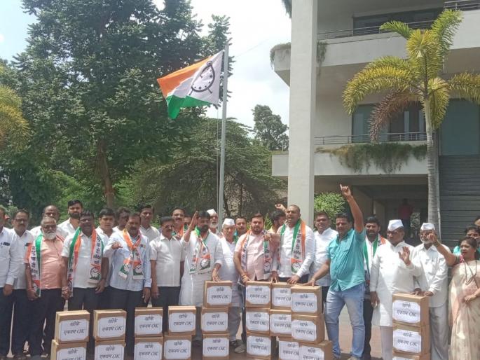 NCP Celebrates 'Traitor Day', Replica Box: Slogans Against Shinde Group nashik | राष्ट्रवादीने साजरा केला ‘गद्दार दिन’, खोक्याच्या प्रतिकृती : शिंदे गटाच्या विरोधात घोषणाबाजी NCP Celebrates 'Traitor Day', Replica Box: Slogans Against Shinde Group nashik | राष्ट्रवादीने साजरा केला ‘गद्दार दिन’, खोक्याच्या प्रतिकृती : शिंदे गटाच्या विरोधात घोषणाबाजी
