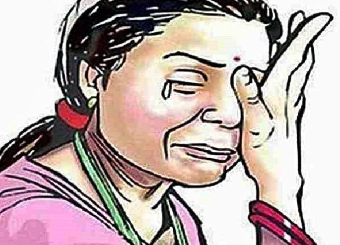 nephew attack on aunt over small dispute | भाच्याने केला आत्यावर जीवघेणा हल्ला, स्टीलच्या गडव्याने फोडले डोके nephew attack on aunt over small dispute | भाच्याने केला आत्यावर जीवघेणा हल्ला, स्टीलच्या गडव्याने फोडले डोके