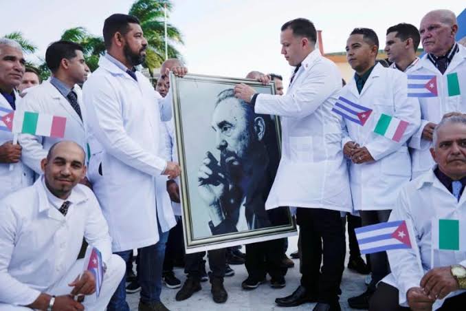 Coronavirus: Cuba's Doctor Army Helps Italy. | Coronavirus : क्युबाची डॉक्टर आर्मी धावली इटलीच्या मदतीला! Coronavirus: Cuba's Doctor Army Helps Italy. | Coronavirus : क्युबाची डॉक्टर आर्मी धावली इटलीच्या मदतीला!