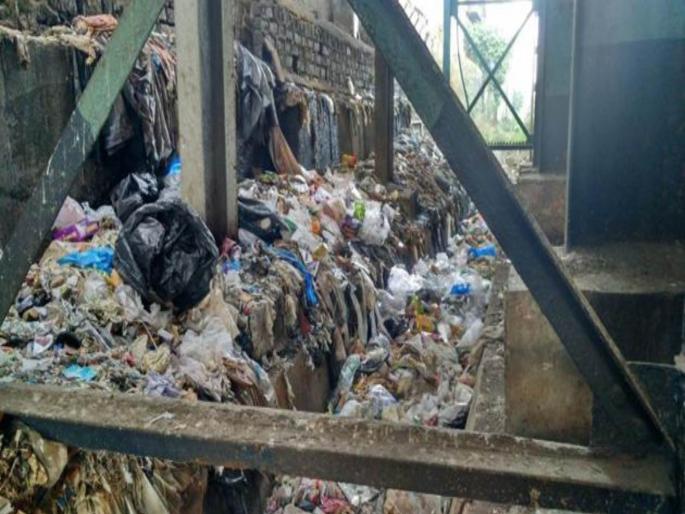 municipality in action mode for cleaning of culverts in railways area complete the work before 31st may in mumbai | रेल्वे हद्दीतील कल्व्हर्टच्या सफाईसाठी पालिका ‘इन ॲक्शन’; ३१ मेपूर्वी कामे पूर्ण करण्यासाठी कंबर कसली municipality in action mode for cleaning of culverts in railways area complete the work before 31st may in mumbai | रेल्वे हद्दीतील कल्व्हर्टच्या सफाईसाठी पालिका ‘इन ॲक्शन’; ३१ मेपूर्वी कामे पूर्ण करण्यासाठी कंबर कसली
