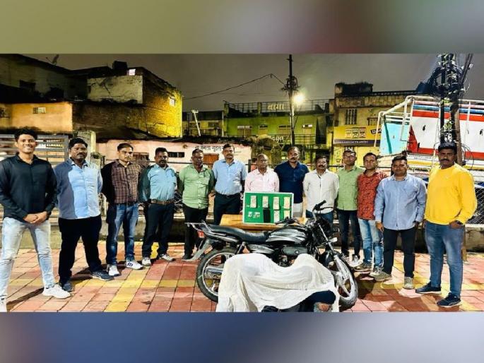 The thief along with his accomplice were arrested, 2.62 lakhs in cash and 2.62 lakhs were seized | काम ना धंदा..चोरीतून जमवला पैसा; चैन करताना हेरला, जेलमध्येच धाडला The thief along with his accomplice were arrested, 2.62 lakhs in cash and 2.62 lakhs were seized | काम ना धंदा..चोरीतून जमवला पैसा; चैन करताना हेरला, जेलमध्येच धाडला