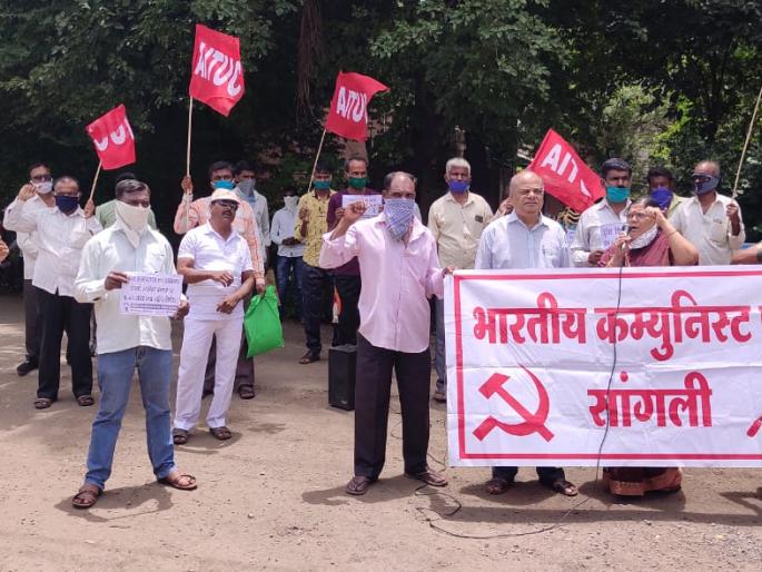 Strong protests on behalf of the Communist Party of India in Sangli to protest against petrol and diesel price hike and anti-labor policy | सांगलीत भारतीय कम्युनिस्ट पक्षाच्यावतीने जोरदार निदर्शने