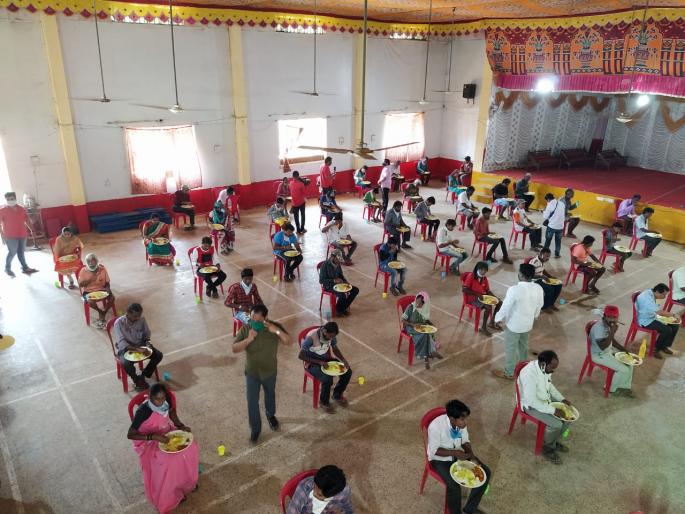 CoronaVirus Lockdown: | CoronaVirus Lockdown :कमळ थाळी ! माणुसकीच्या भावनेतून रोज २०० जणांना मोफत जेवण CoronaVirus Lockdown: | CoronaVirus Lockdown :कमळ थाळी ! माणुसकीच्या भावनेतून रोज २०० जणांना मोफत जेवण