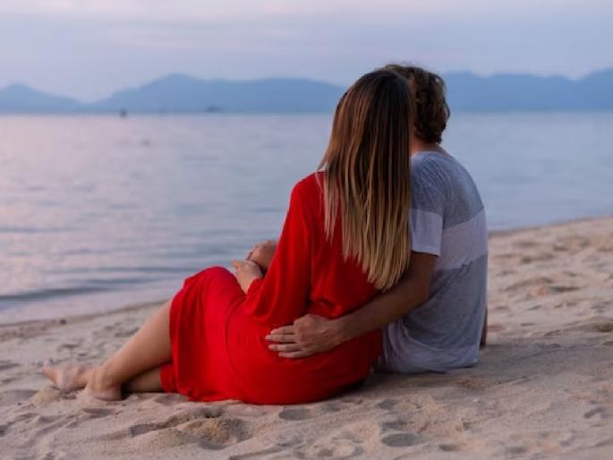 Girlfriend keeps taking pictures and boyfriend dies in front of her eyes | गर्लफ्रेंड फोटो काढत राहिली अन् डोळ्यासमोर बॉयफ्रेंड तडफडून मरण पावला... Girlfriend keeps taking pictures and boyfriend dies in front of her eyes | गर्लफ्रेंड फोटो काढत राहिली अन् डोळ्यासमोर बॉयफ्रेंड तडफडून मरण पावला...