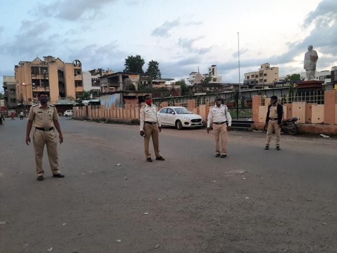 coronavirus: Curfew imposed in Aurangabad from 7 pm to 5 am | coronavirus : औरंगाबादमध्ये सायंकाळी ७ ते पहाटे ५ वाजेपर्यंत संचारबंदी लागू coronavirus: Curfew imposed in Aurangabad from 7 pm to 5 am | coronavirus : औरंगाबादमध्ये सायंकाळी ७ ते पहाटे ५ वाजेपर्यंत संचारबंदी लागू