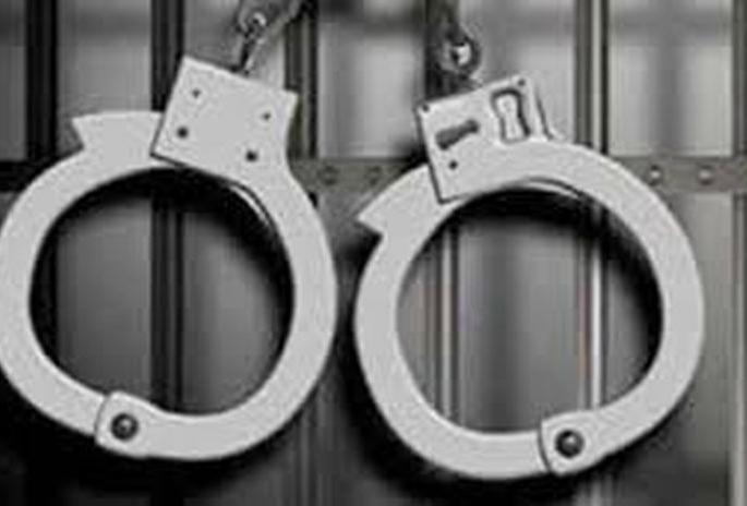 Police custody to Assistant Commissioner of Sales Tax along with district Deputy Registrar | लाचखोर जिल्हा उपनिबंधकासह विक्रीकर च्या सहायक आयुक्तास पोलीस कोठडी Police custody to Assistant Commissioner of Sales Tax along with district Deputy Registrar | लाचखोर जिल्हा उपनिबंधकासह विक्रीकर च्या सहायक आयुक्तास पोलीस कोठडी