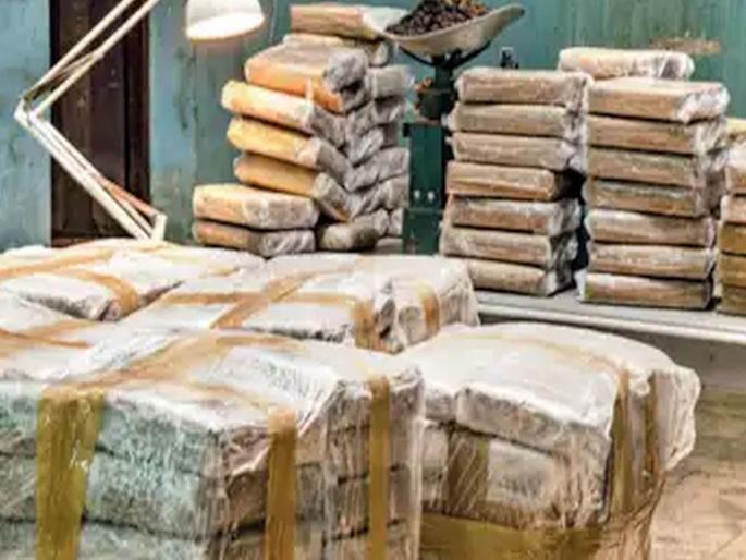 Commission to be calculated per kilo in drugs; Collusion of customs and post officers exposed | ड्रग्जमध्ये किलोमागे मोजायचे कमिशन; कस्टम आणि पोस्ट अधिकाऱ्यांचे साटेलोटे उघड Commission to be calculated per kilo in drugs; Collusion of customs and post officers exposed | ड्रग्जमध्ये किलोमागे मोजायचे कमिशन; कस्टम आणि पोस्ट अधिकाऱ्यांचे साटेलोटे उघड
