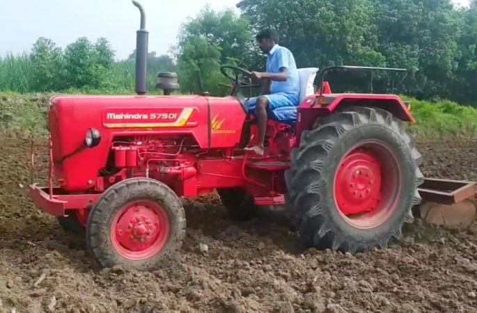 increase in diesel prices cutivation through tractor become Dearer | डिझेलचे दर वाढल्याने ट्रॅक्टरद्वारे शेती तोट्यात increase in diesel prices cutivation through tractor become Dearer | डिझेलचे दर वाढल्याने ट्रॅक्टरद्वारे शेती तोट्यात