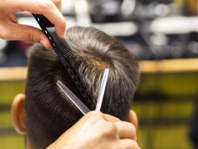 Crime registred for Hair saloon open in the lockdown; maval taluka incident | लॉकडाऊन, जमावबंदी असतानाही केशकर्तनालय सुरू ठेवल्याने गुन्हा दाखल; मावळ तालुक्यातील घटना