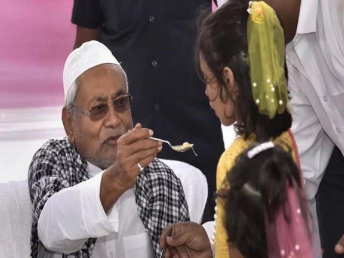 people who defame religion are non religious says nitish kumar | धर्माला बदनाम करणारे अधर्मीच; नितीश कुमार यांचा गिरीराज सिंहांना टोला people who defame religion are non religious says nitish kumar | धर्माला बदनाम करणारे अधर्मीच; नितीश कुमार यांचा गिरीराज सिंहांना टोला
