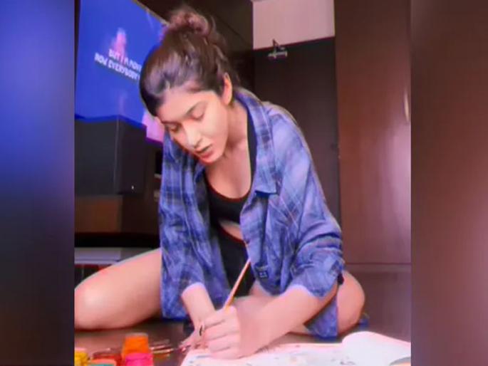 Shanaya kapoor recovering from covid-19 is spending time with herself like this | कोरोनातून रिकव्हर होण्यासाठी 'असा' वेळ घालवतेय शनाया कपूर; फोटो शेअर करत म्हणाली की....