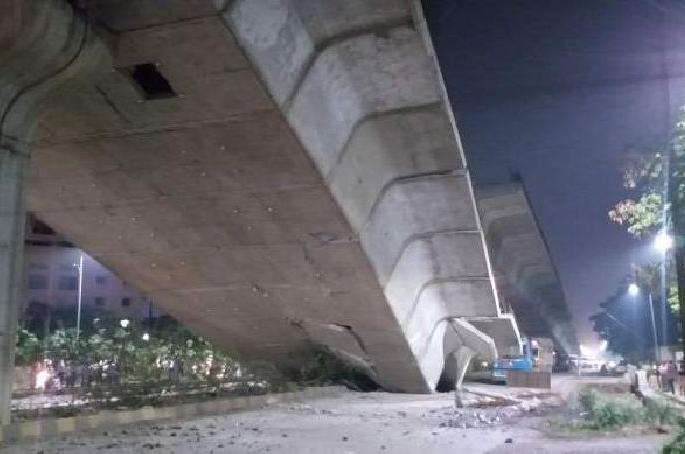 Inquiry committee for Kalmana bridge accident in nagpur | कळमना पूल दुर्घटनेची होणार चौकशी; राष्ट्रीय महामार्ग प्राधिकरणाचा निर्णय Inquiry committee for Kalmana bridge accident in nagpur | कळमना पूल दुर्घटनेची होणार चौकशी; राष्ट्रीय महामार्ग प्राधिकरणाचा निर्णय