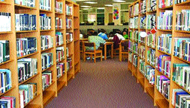 Open the doors of the library to end the mental dilemma | मानसिक कोंडी संपण्यासाठी ग्रंथालयाची कवाडे खुली करा Open the doors of the library to end the mental dilemma | मानसिक कोंडी संपण्यासाठी ग्रंथालयाची कवाडे खुली करा