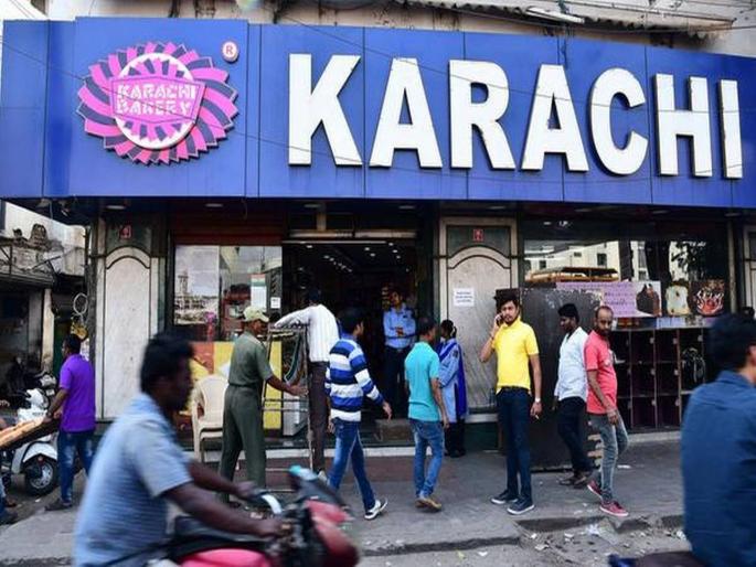 The Shiv Sena was stayed long by the dispute over Karachi Bakery | कराची बेकरी नावाच्या वादातून सेनेने अंग झटकले The Shiv Sena was stayed long by the dispute over Karachi Bakery | कराची बेकरी नावाच्या वादातून सेनेने अंग झटकले