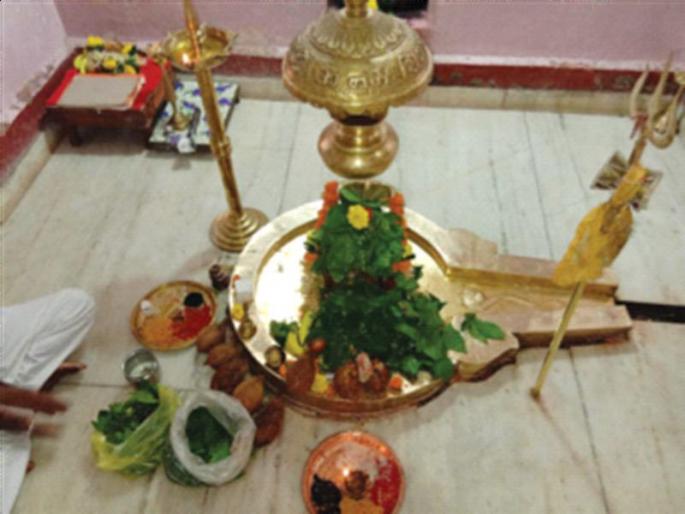 Shilahar period Shiva temple in Poladpur is a place of worship for devotees | पोलादपूरमधील शिलाहारकालीन शिवमंदिर भक्तांचे श्रद्धास्थान Shilahar period Shiva temple in Poladpur is a place of worship for devotees | पोलादपूरमधील शिलाहारकालीन शिवमंदिर भक्तांचे श्रद्धास्थान