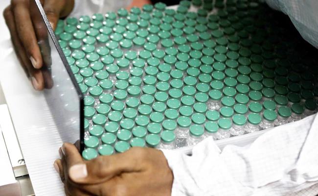 4.5 crore dose of Indian Covishield cooked | भारतीय कोविशिल्डचे 4.5 कोटी डोस पाकला, गरीब देशांना पुरवठा 4.5 crore dose of Indian Covishield cooked | भारतीय कोविशिल्डचे 4.5 कोटी डोस पाकला, गरीब देशांना पुरवठा